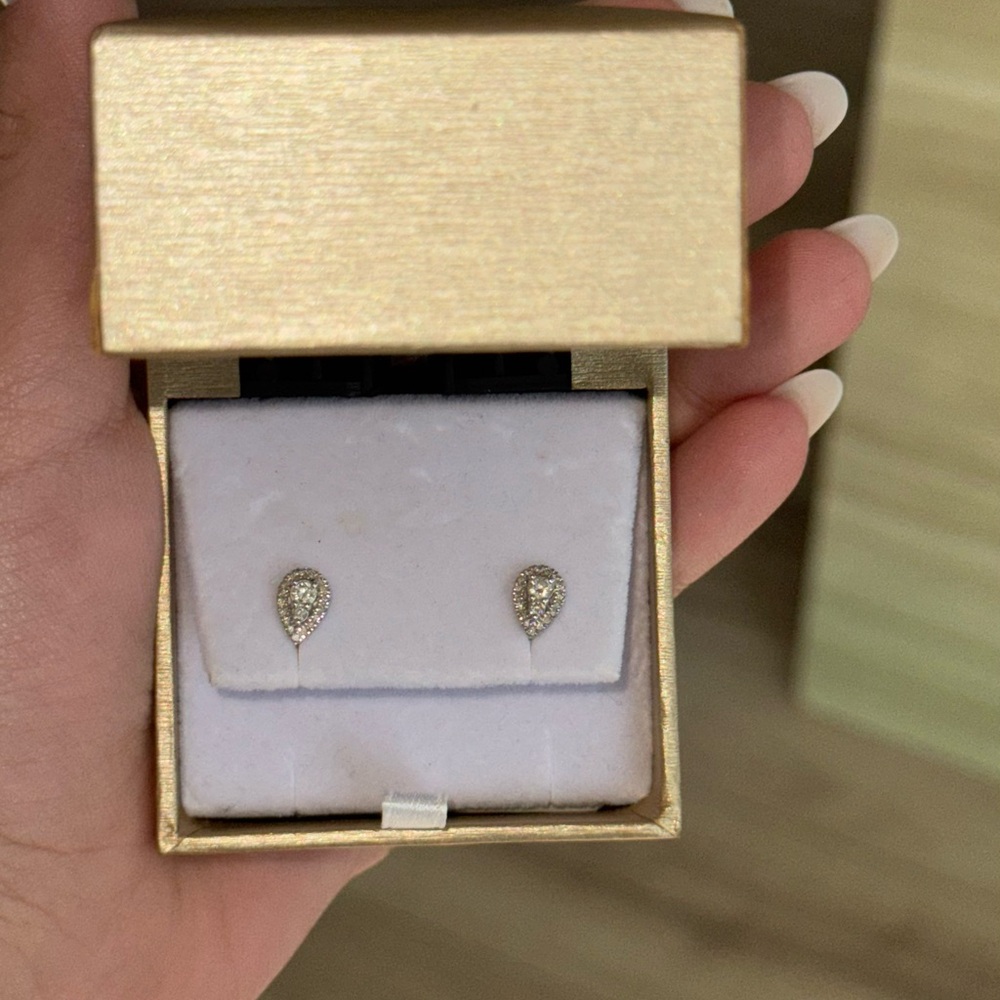 Elegant Gold and Diamond Teardrop Earrings